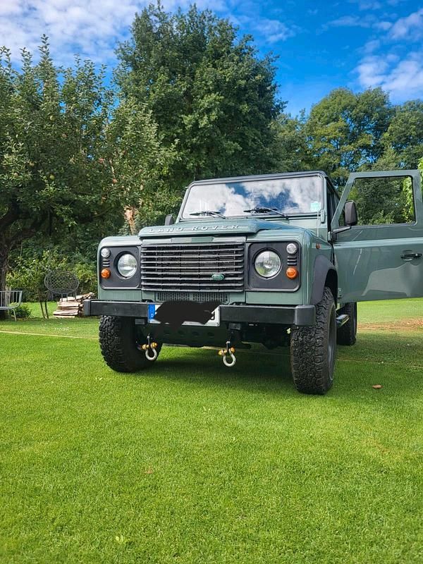 Gebraucht Land Rover Defender 122 PS (89 kW) 2011 Grün SUV