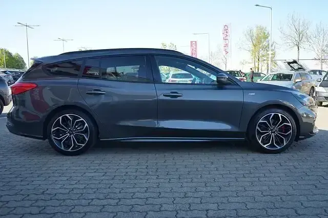 Usata Ford Focus ST-Line 155 CV (114 kW) 2021 Grigio Station wagon