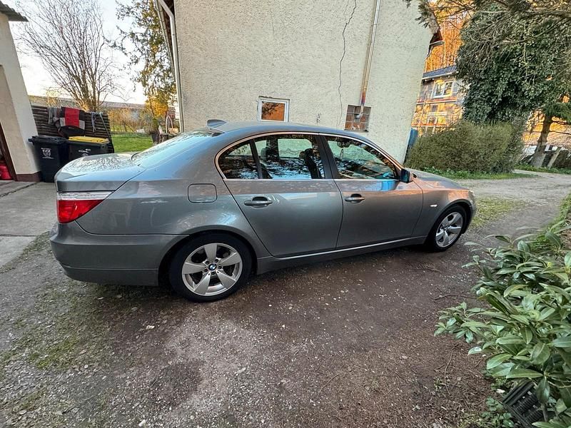 Gebraucht BMW 525 197 PS (144 kW) 2008 Grau Limousine
