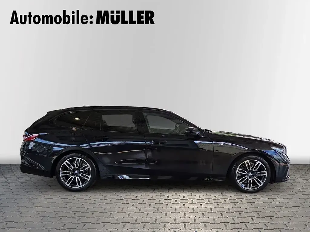 Gebraucht BMW 520 Performance 197 PS (144 kW) 2025 Schwarz Kombi