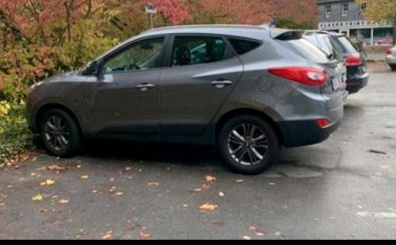 Grau Gebraucht 2012 Hyundai Tucson SUV | 7.800 € - Bild 1/4