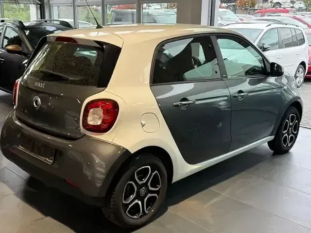 Usata Smart ForFour Basis 71 CV (52 kW) 2016 Grigio Utilitaria