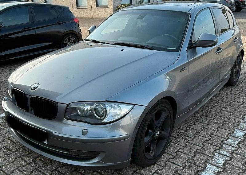 Grau Gebraucht 2011 BMW 123 Kleinwagen | 5.399 € (Superpreis) - Bild 1/1
