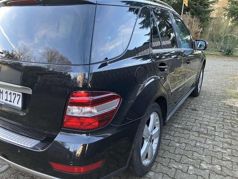 Gebraucht Mercedes ML320 224 PS (164 kW) 2008 Schwarz SUV