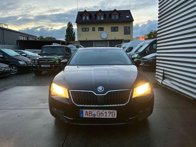 Schwarz Gebraucht 2018 Skoda Superb Active Limousine | 8.490 € (Superpreis) - Bild 1/4