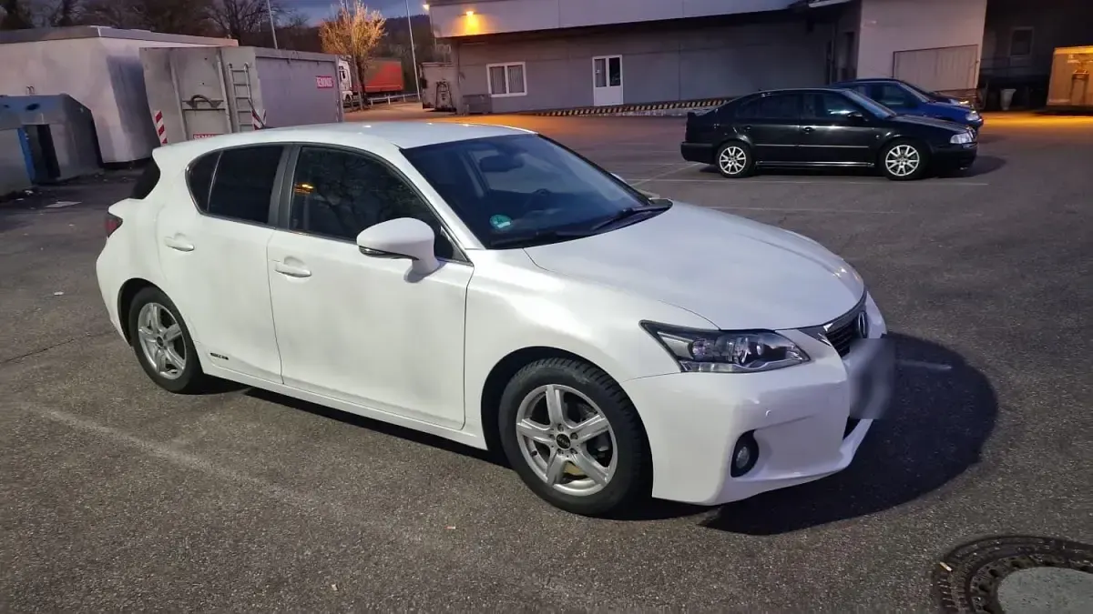 Gebraucht Lexus CT200h 96 PS (70 kW) 2011 Weiß Kombi