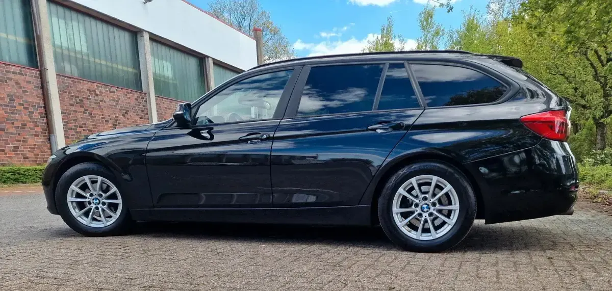 Gebraucht BMW 320 163 PS (119 kW) 2017 Schwarz Kombi