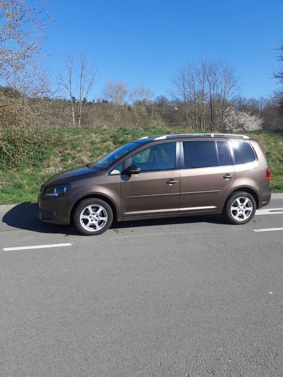 Braun Gebraucht 2011 VW Touran Comfortline Van / Kleinbus | 5.990 € (Superpreis) - Bild 1/4