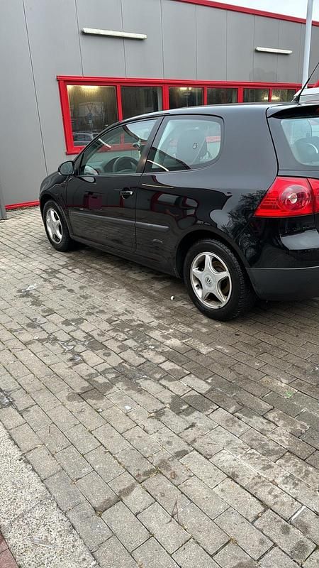 Schwarz Gebraucht 2005 VW Golf V Limousine | 2.600 € (Teuer) - Bild 1/2