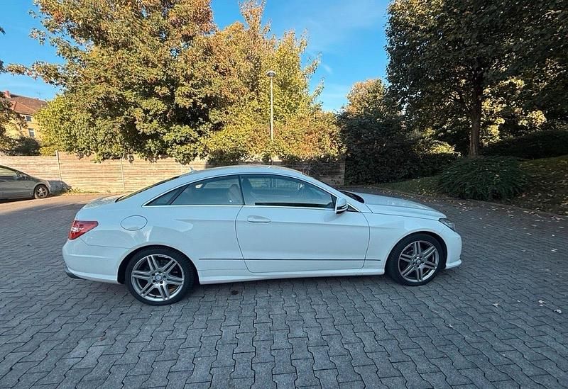 Gebraucht Mercedes E350 AMG 292 PS (214 kW) 2010 Weiß Coupé