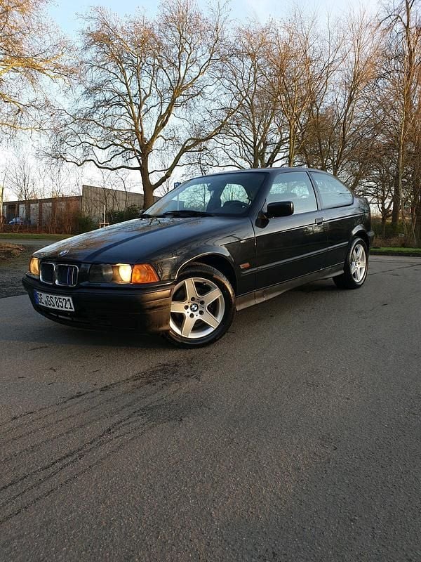 Schwarz Gebraucht 1995 BMW 316 Coupé | 1.999 € - Bild 1/4