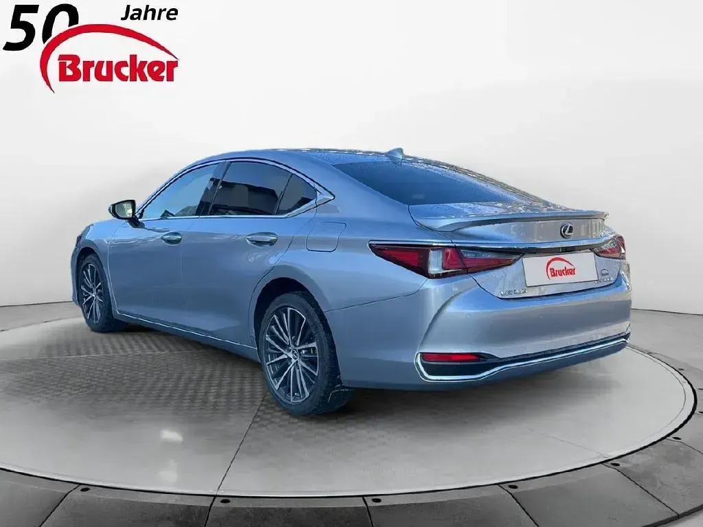 Gebraucht Lexus ES300H 218 PS (160 kW) 2023 Grau Limousine