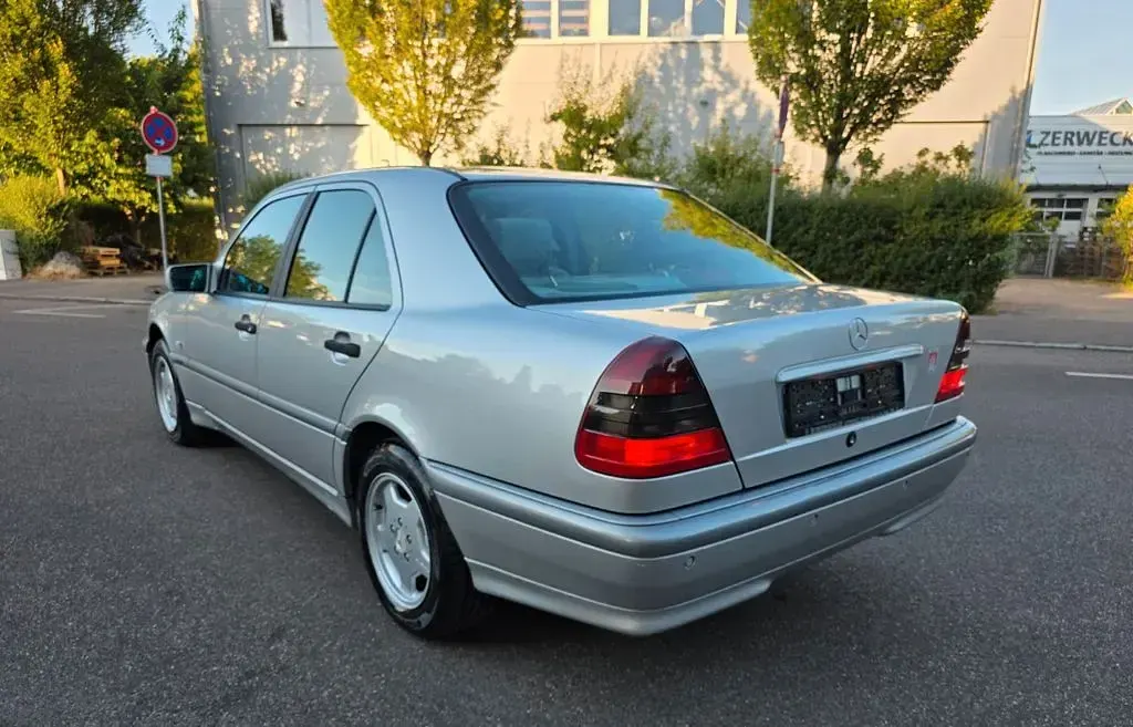 Gebraucht Mercedes C200 136 PS (100 kW) 1999 Silber Limousine