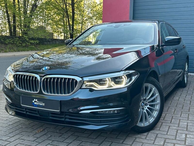 Black sapphire metallic Gebraucht 2020 BMW 520 Sport Line Limousine | 22.990 € (Superpreis) - Bild 1/4