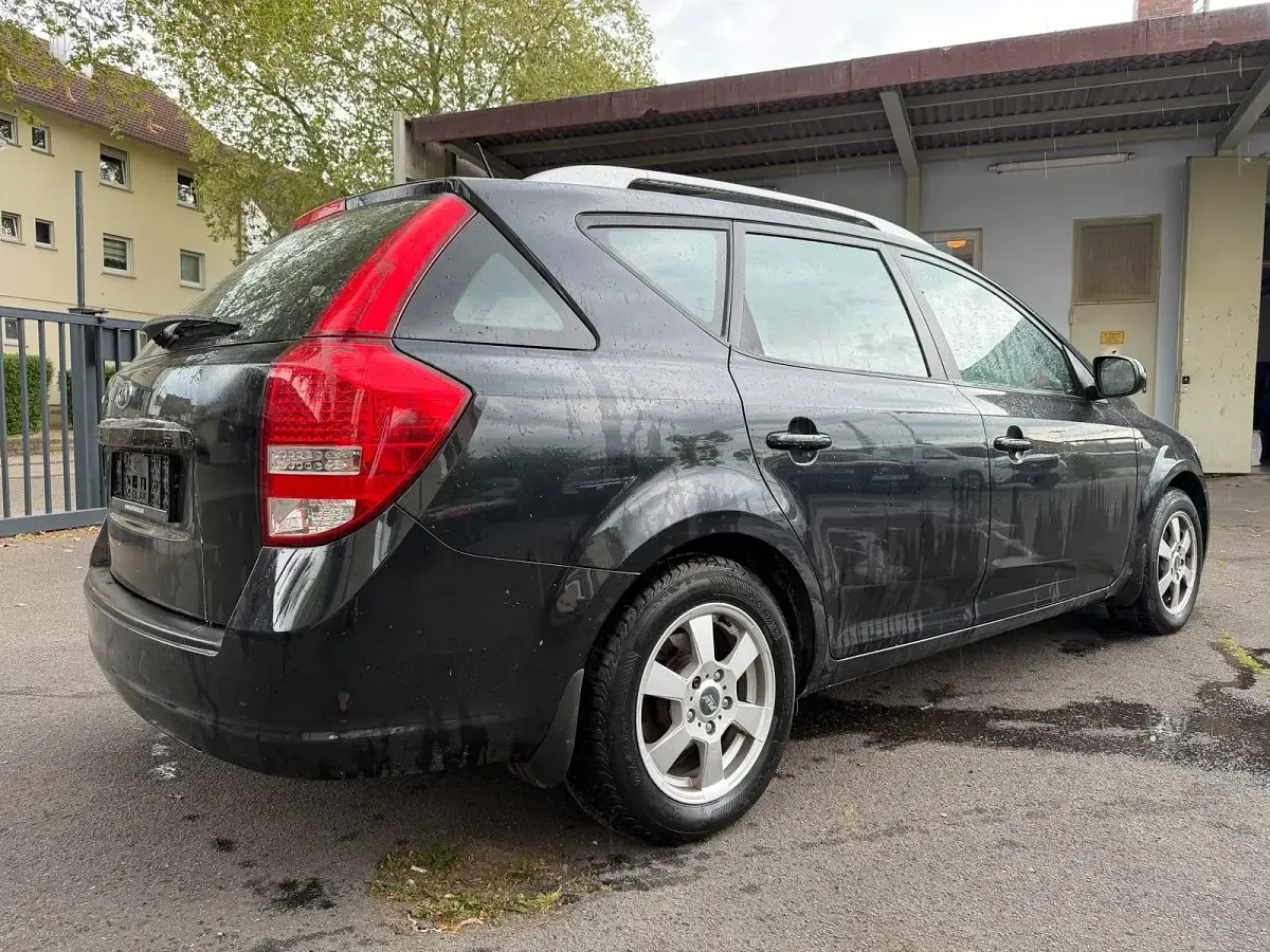 Używany Kia Ceed 90 KM (66 kW) 2009 Czarny Hatchback