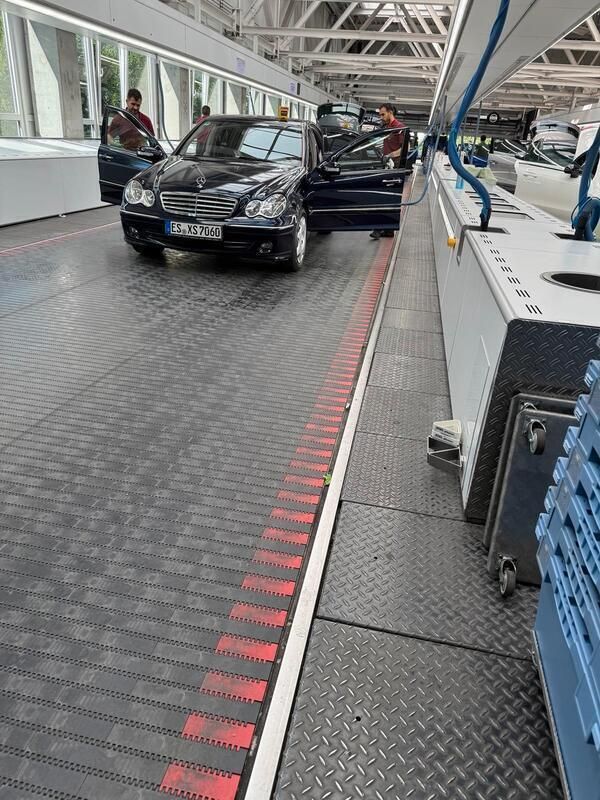 Gelb Gebraucht 2006 Mercedes C220 Limousine | 6.300 € (Etwas zu teuer) - Bild 1/4