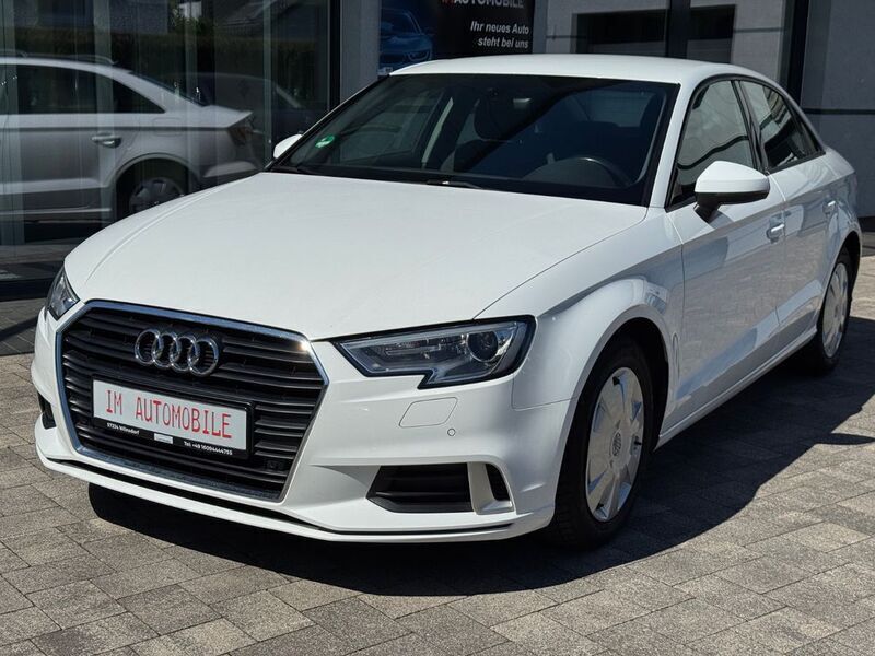 Weiß Gebraucht 2019 Audi A3 Sport Limousine | 12.990 € (Superpreis) - Bild 1/4