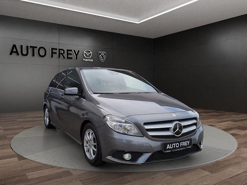 Mountaingrau met. Gebraucht 2012 Mercedes B180 Van / Kleinbus | 12.490 € (Etwas zu teuer) - Bild 1/4