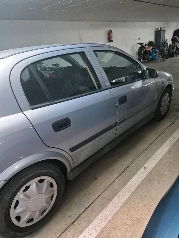 Gebraucht Opel Astra 90 PS (66 kW) 2001 Silber Limousine