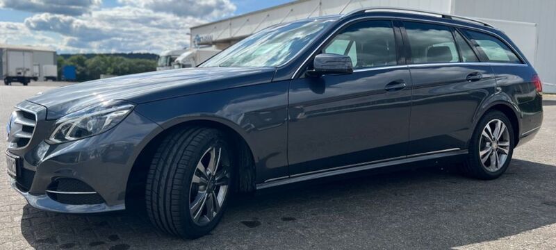 Gebraucht Mercedes E220 Edition 170 PS (125 kW) 2014 Schwarz Kombi
