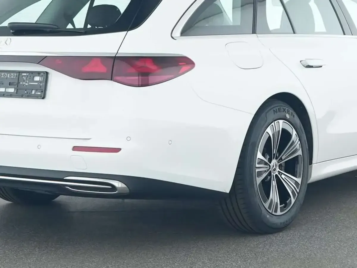 Gebraucht Mercedes E200 Avantgarde 204 PS (150 kW) 2025 Unilack polarweiß Kombi