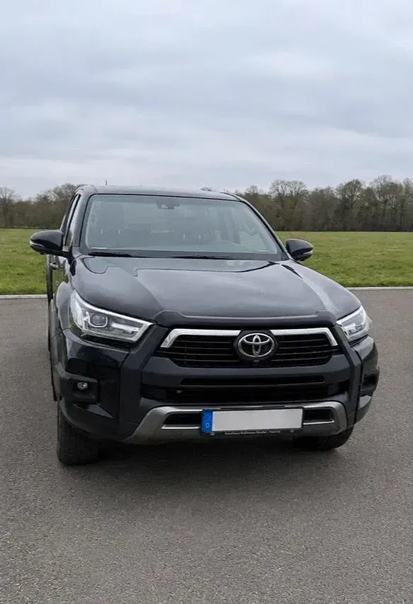 Gebraucht Toyota HiLux 204 PS (150 kW) 2025 Schwarz Pickup