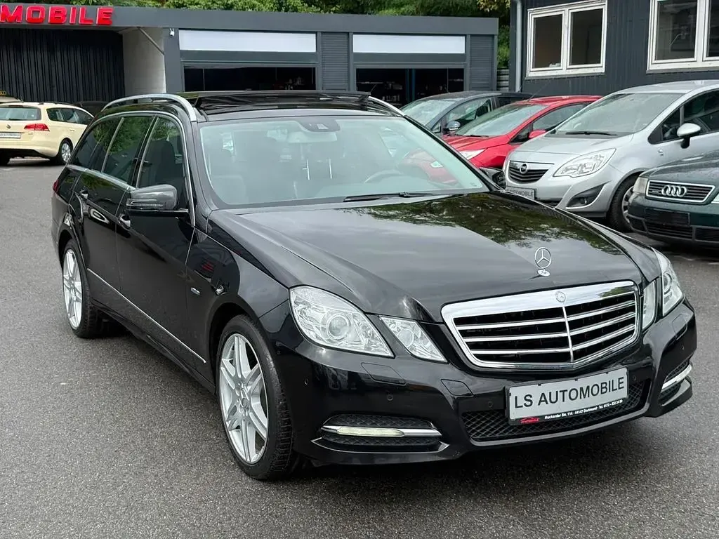Gebraucht Mercedes E300 204 PS (150 kW) 2011 Schwarz Limousine