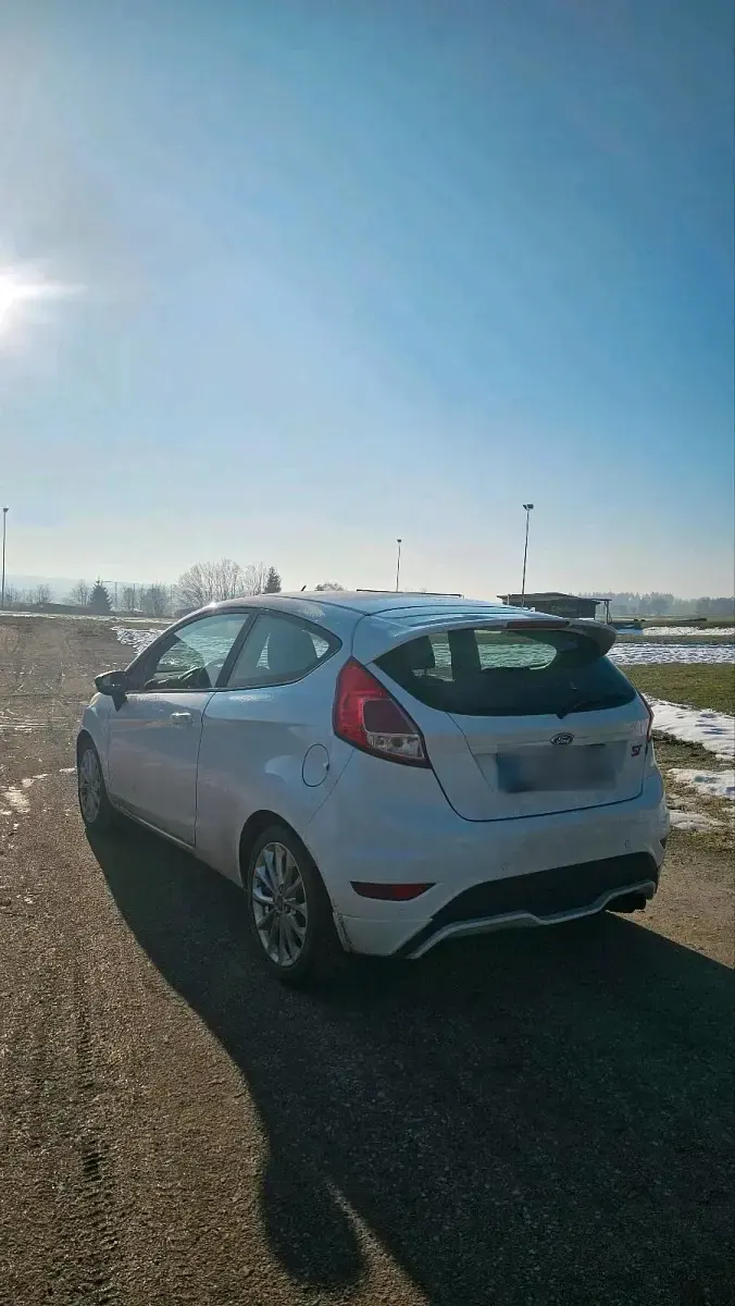Gebraucht Ford Fiesta ST-Line 2015 Weiß Kleinwagen