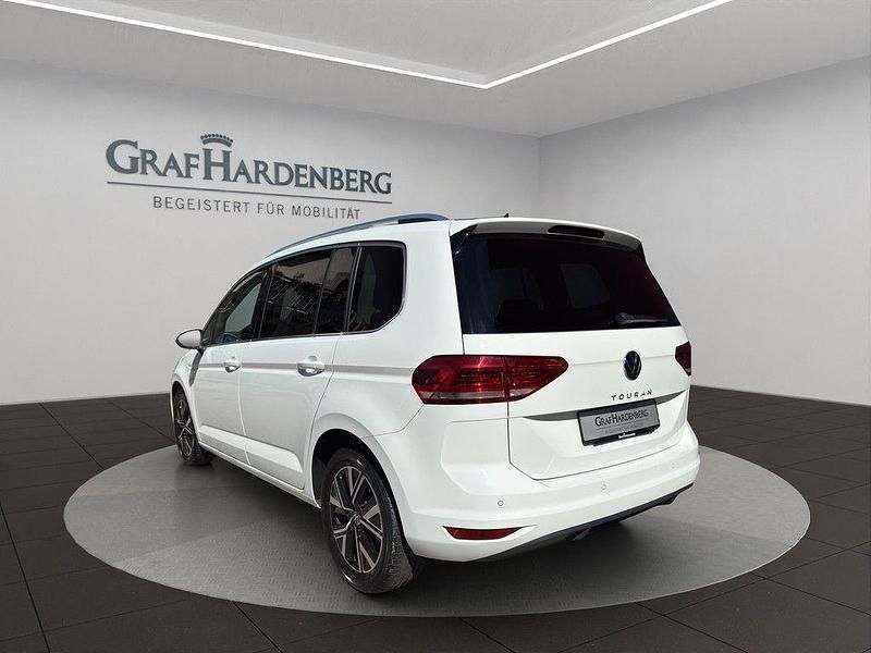 Gebraucht VW Touran Highline 150 PS (110 kW) 2022 Weiß Van / Kleinbus