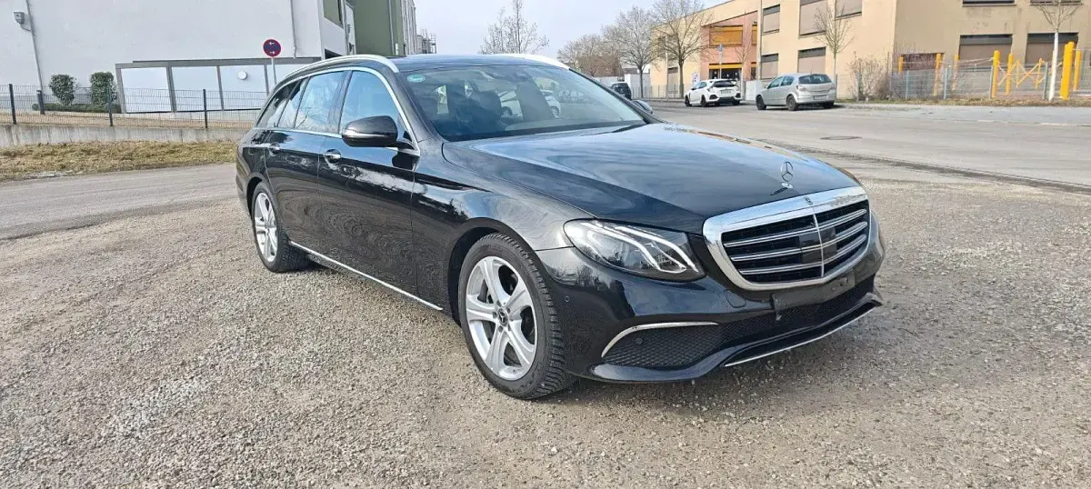 Gebraucht Mercedes E220 Exclusive 194 PS (142 kW) 2018 Schwarz Kombi