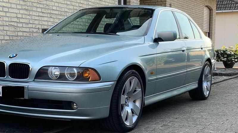 Grün Gebraucht 2001 BMW 520 Sport Line Limousine | 3.500 € (Fairer Preis) - Bild 1/4