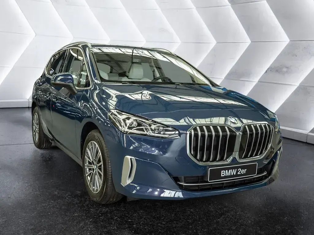 Neu BMW 218 Active Tourer Luxury Line 136 PS (100 kW) 2025 Night dusk blue Van / Kleinbus