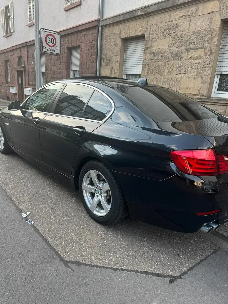 Gebraucht BMW 520 184 PS (135 kW) 2012 Schwarz Limousine