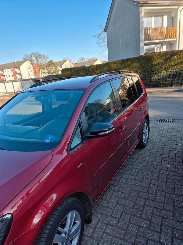 Gebraucht VW Touran 140 PS (102 kW) 2012 Rot Van / Kleinbus