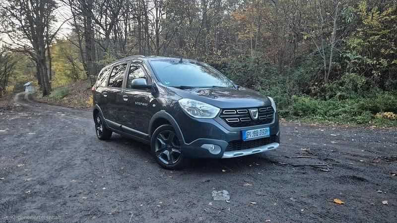 Grau Gebraucht 2017 Dacia Lodgy Celebration Van / Kleinbus | 9.900 € (Teuer) - Bild 1/4