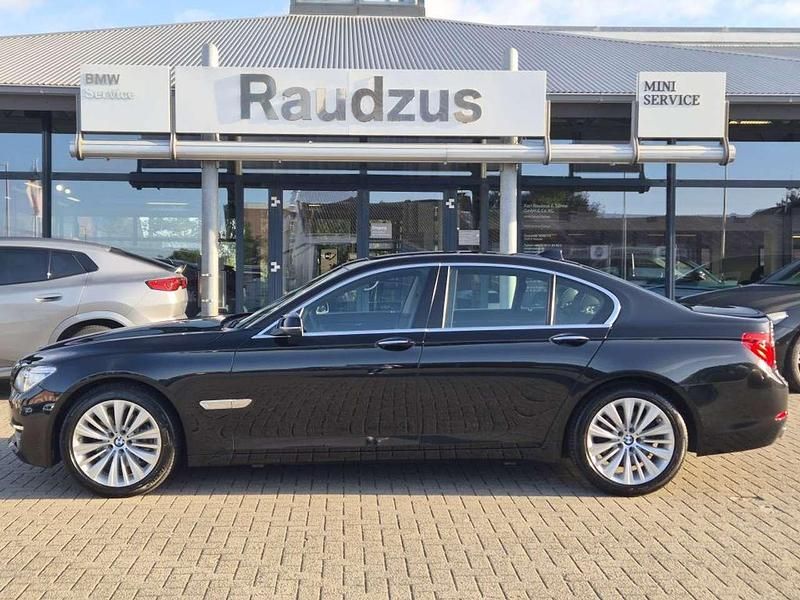 Gebraucht BMW 740 Exclusive 313 PS (230 kW) 2015 Black sapphire metallic Limousine