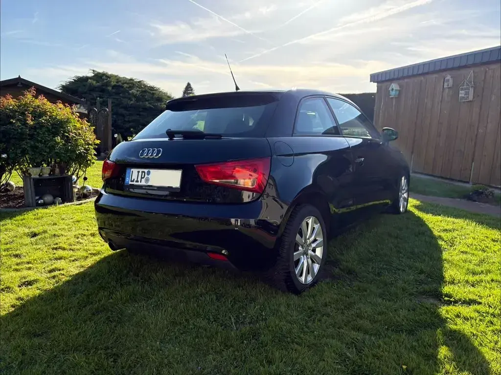 Gebraucht Audi A1 Attraction 86 PS (63 kW) 2011 Schwarz Kleinwagen