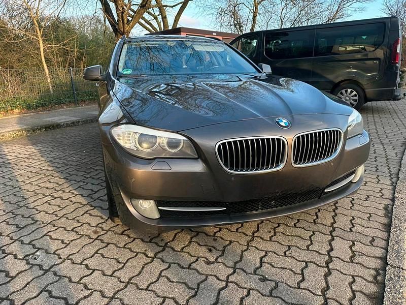 Gebraucht BMW 525 Basis 204 PS (150 kW) 2011 Braun Kombi