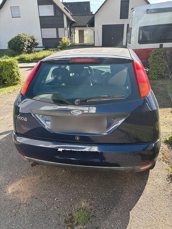 Usado Ford Focus 100 HP (73 kW) 2000 Azul Citadino