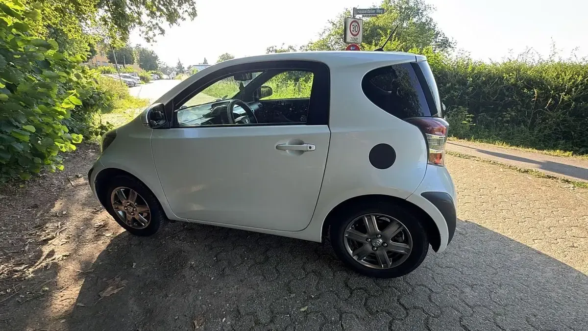 Gebraucht Toyota iQ 68 PS (50 kW) 2009 Weiß Kleinwagen