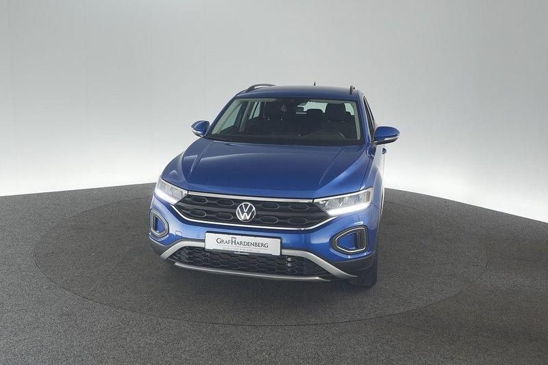 Blau Gebraucht 2024 VW T-Roc Life SUV | 26.910 € (Guter Preis) - Bild 1/4