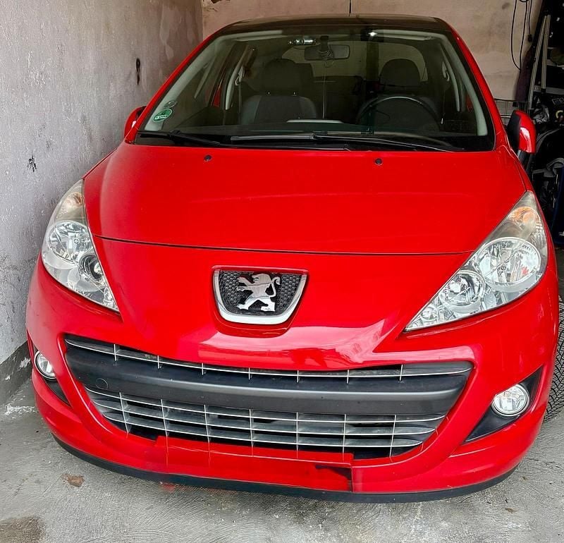 Gebraucht Peugeot 207 95 PS (69 kW) 2012 Rot Limousine