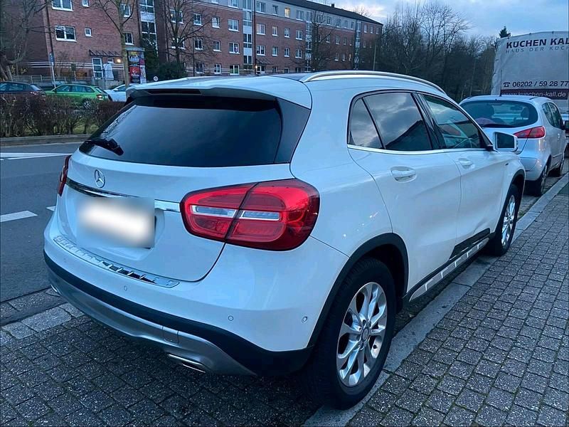 Gebraucht Mercedes GLA200 AMG 156 PS (114 kW) 2016 Weiß SUV