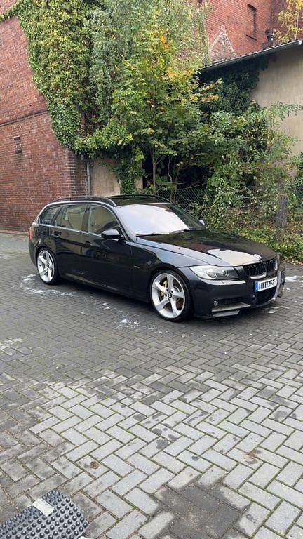 Schwarz Gebraucht 2006 BMW 335 Shadowline Kombi | 12.999 € (Fairer Preis) - Bild 1/4