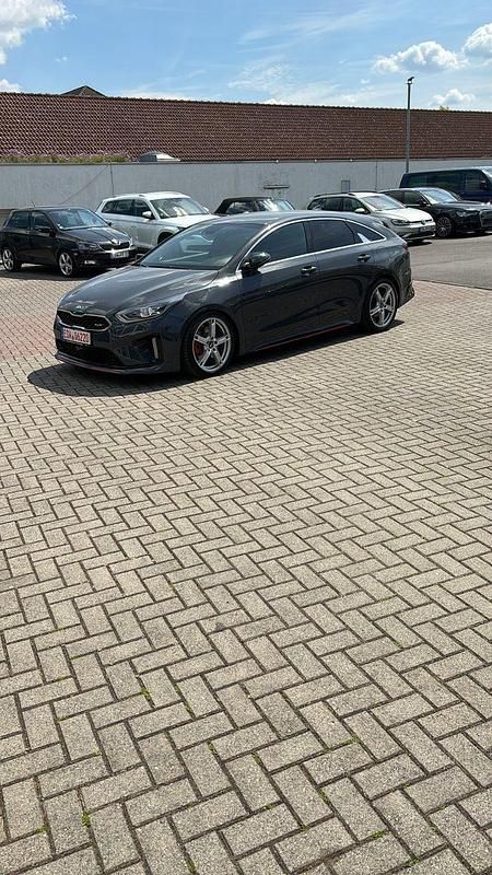 Grau Gebraucht 2020 Kia ProCeed Kleinwagen | 17.900 € (Superpreis) - Bild 1/4