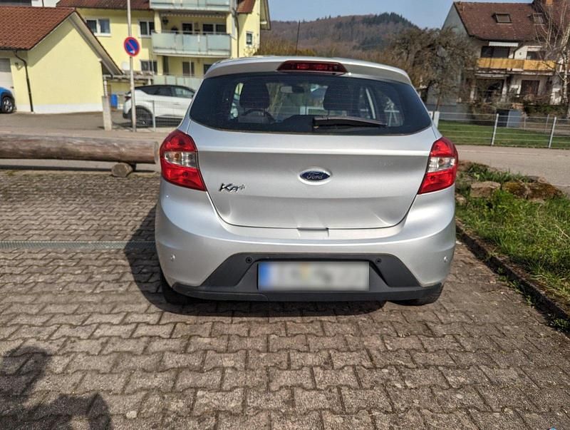 Gebraucht Ford Ka Plus 85 PS (62 kW) 2017 Silber Kleinwagen