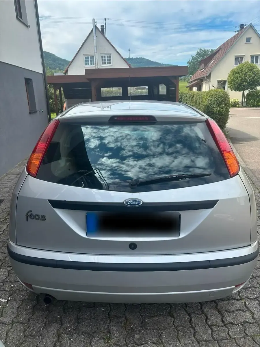 Gebraucht Ford Focus 101 PS (74 kW) 2003 Silber Limousine