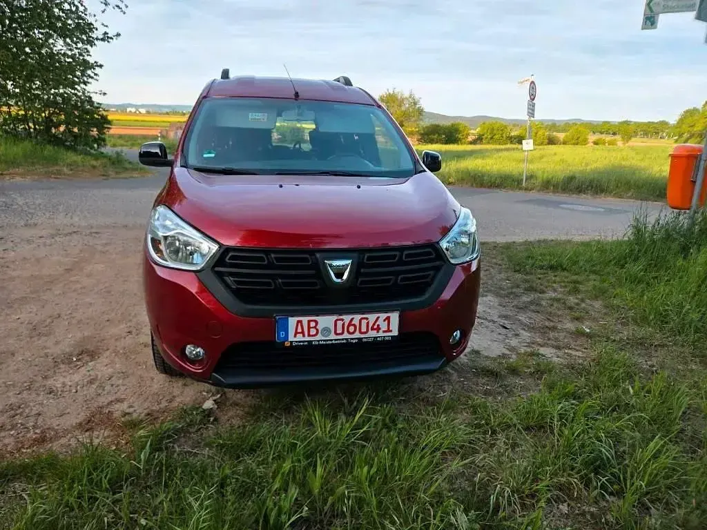 Gebraucht Dacia Dokker 102 PS (75 kW) 2020 Rot Van / Kleinbus
