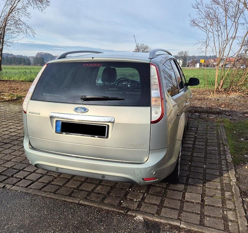 Gebraucht Ford Focus Titanium 115 PS (84 kW) 2010 Andere farben Kombi