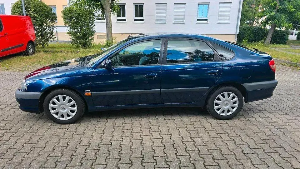 Gebraucht Toyota Avensis 129 PS (94 kW) 2002 Blau Kombi
